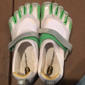 Women’s Vibram FiveFingers Water Shoes